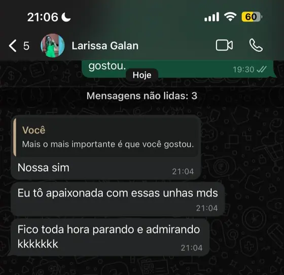 Mensagem de cliente no WhatsApp: tô apaixonada com essas unhas
