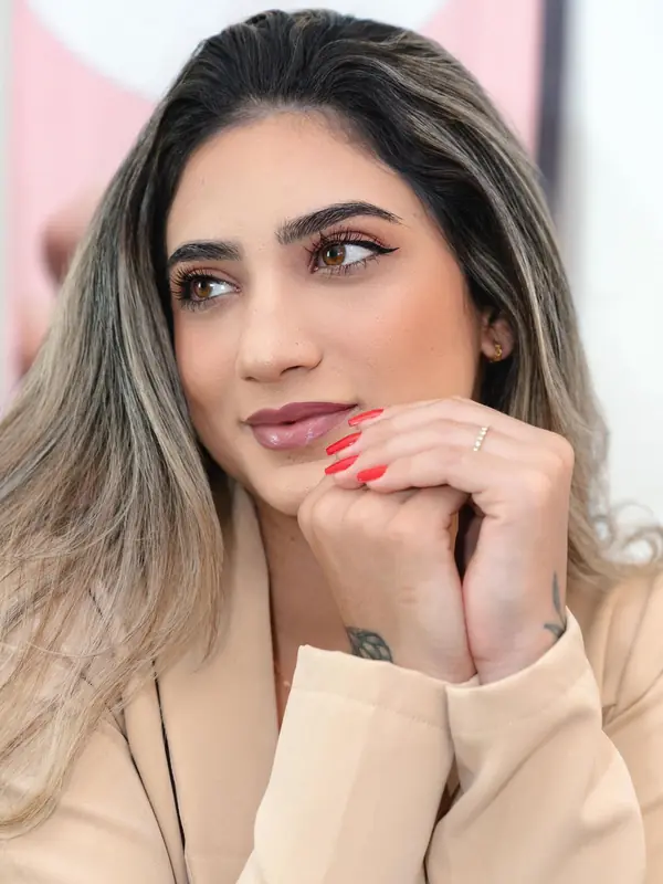 Gabrielle Del Bizoni, nail designer em Contagem